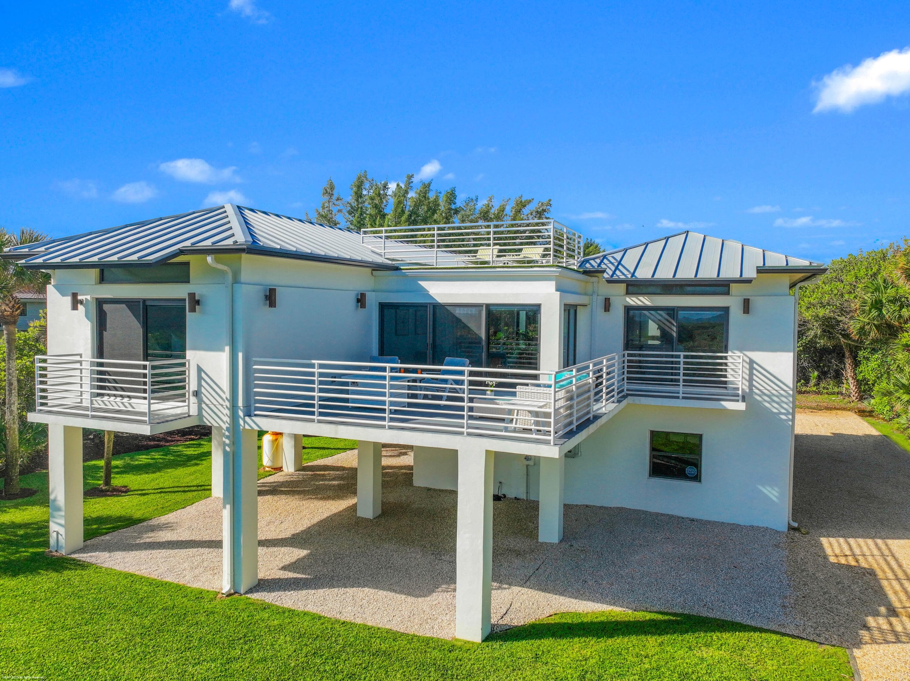 116 N Beach Road, Jupiter Island, FL 33455